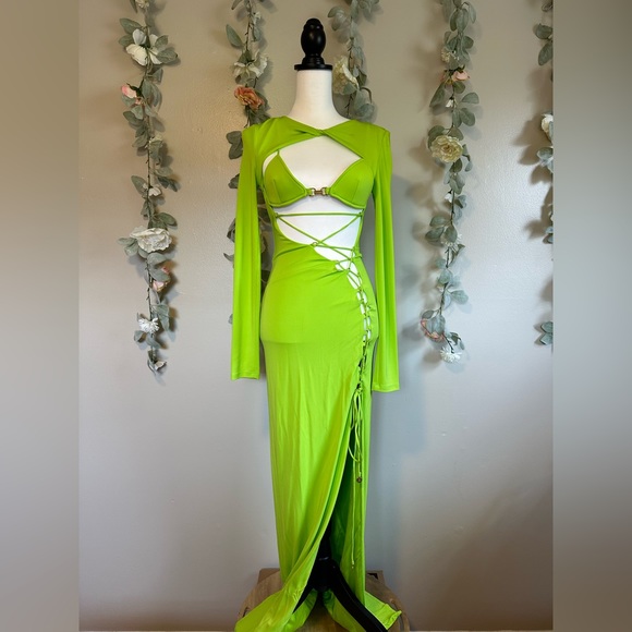 RUNWAY PRE FALL ‘22 DUNDAS Blink Lace-Up Column Gown - Picture 7 of 17